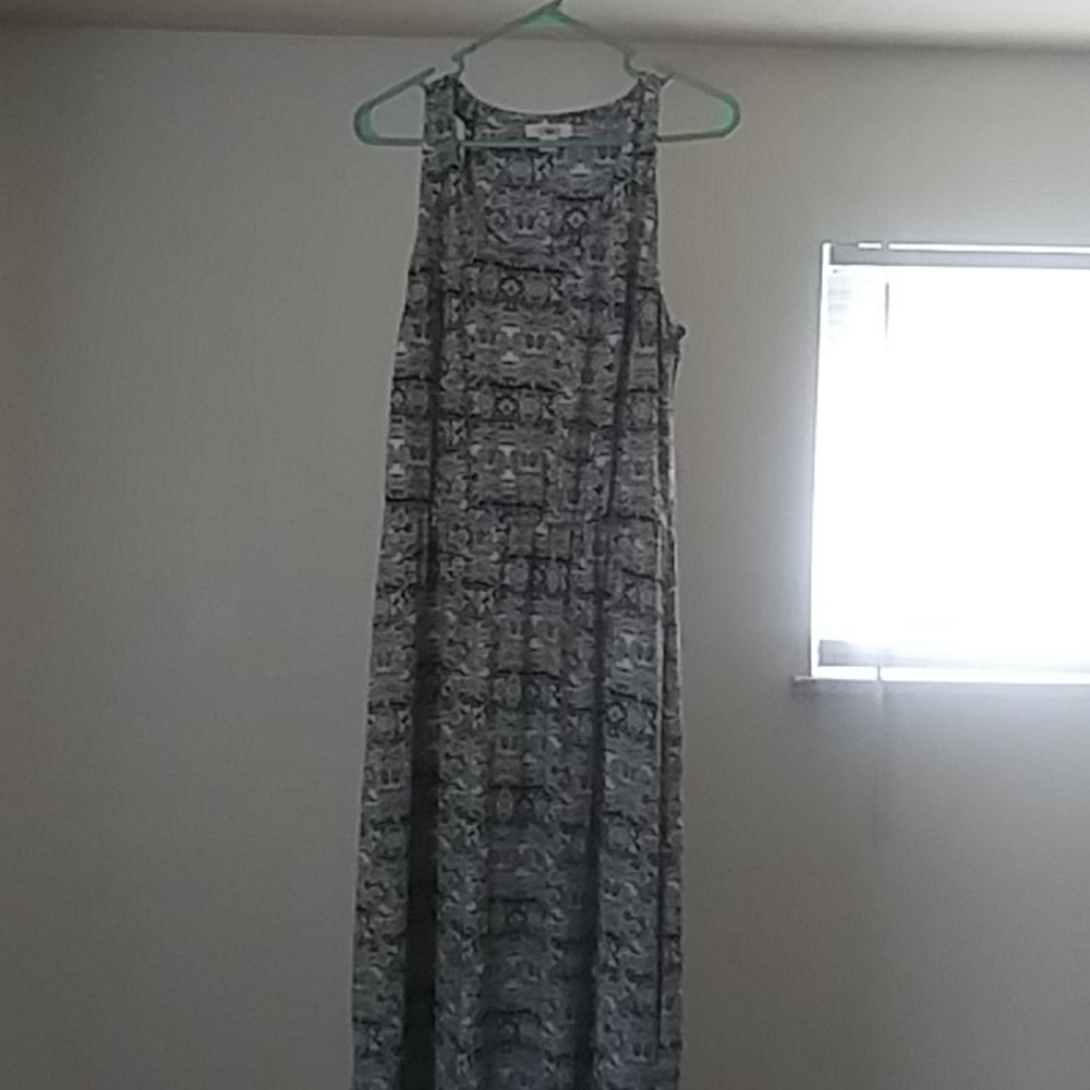 Maxi dress with black and white print